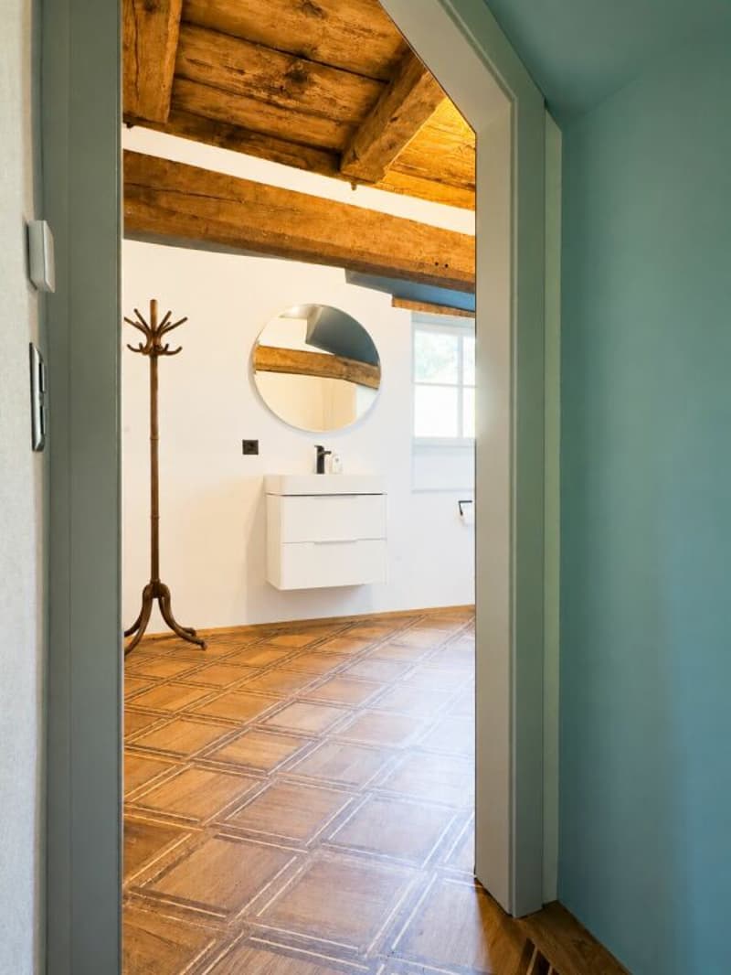 Modern ausgebaute 2.5-Zimmer-Duplexwohnung mit einzigartiger Wohnqualität, gemütlicher Loggia, Einstellhallenplatz und vielfältigen Annehmlichkeiten im Schlosspark (4)