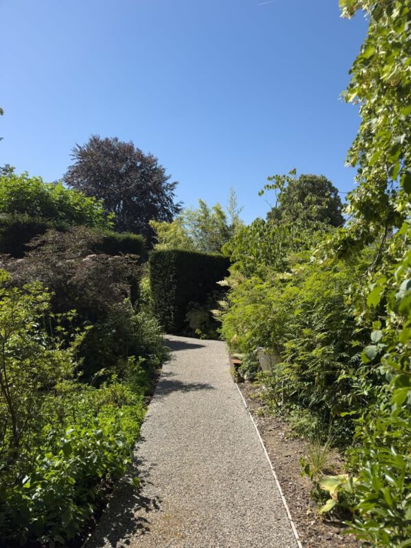 Modern ausgebaute 2.5-Zimmer-Duplexwohnung mit einzigartiger Wohnqualität, gemütlicher Loggia, Einstellhallenplatz und vielfältigen Annehmlichkeiten im Schlosspark (38)