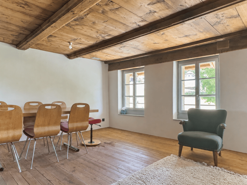 Modern ausgebaute 2.5-Zimmer-Duplexwohnung mit einzigartiger Wohnqualität, gemütlicher Loggia, Einstellhallenplatz und vielfältigen Annehmlichkeiten im Schlosspark (11)