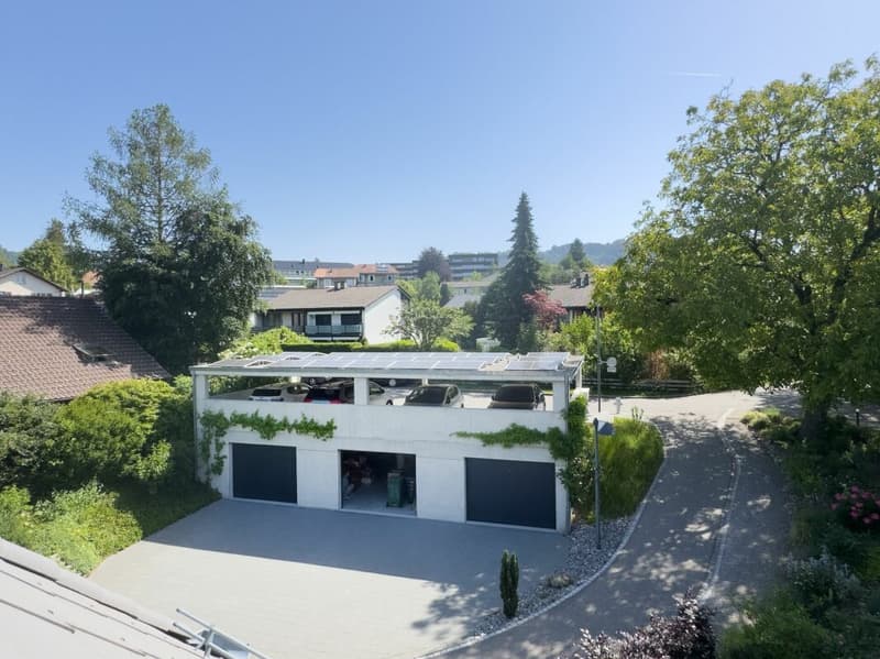 Exklusive Loftwohnung mit sonnigen Aussenräumen, unverbaubarer Aussicht, XXL-Garage und gedecktem Aussenparkplatz. (23)