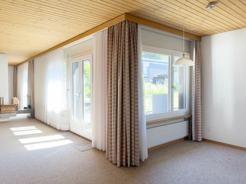 6.5-Zimmer-Einfamilienhaus im Bungalowstil mit grossem Garten und Einstellhallenplatz (8)