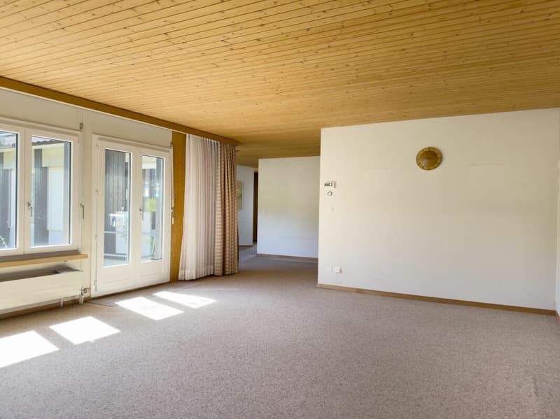 6.5-Zimmer-Einfamilienhaus im Bungalowstil mit grossem Garten und Einstellhallenplatz (9)