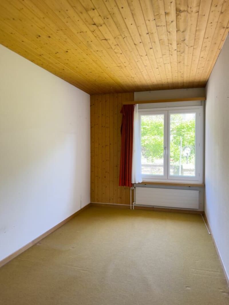6.5-Zimmer-Einfamilienhaus im Bungalowstil mit grossem Garten und Einstellhallenplatz (15)