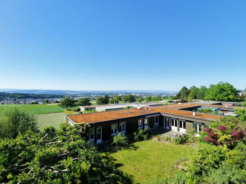 6.5-Zimmer-Einfamilienhaus im Bungalowstil mit grossem Garten und Einstellhallenplatz (1)