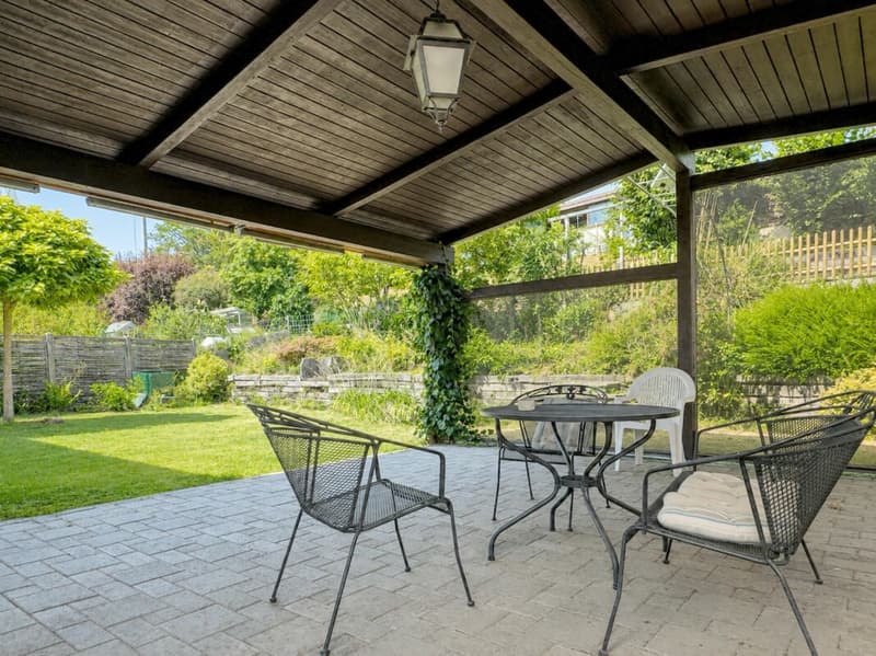 Freistehendes 6-Zimmer-Einfamilienhaus mit schöner Gartenanlage, Balkon, Garage und Vorplatz mit Parkplatzmöglichkeiten (4)