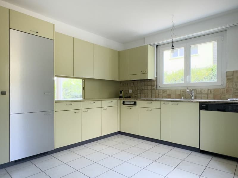 Freistehendes 6-Zimmer-Einfamilienhaus mit schöner Gartenanlage, Balkon, Garage und Vorplatz mit Parkplatzmöglichkeiten (7)