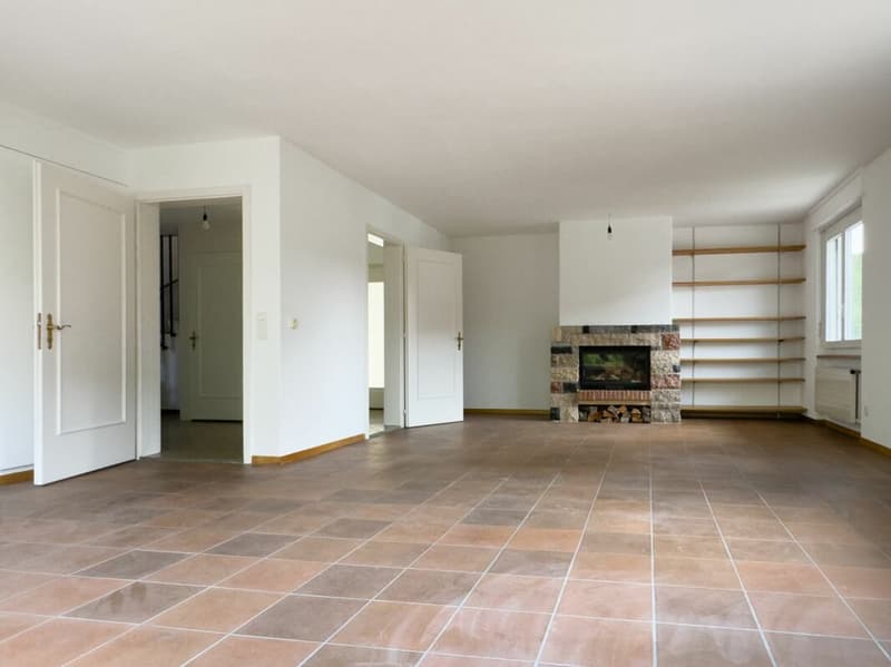 Freistehendes 6-Zimmer-Einfamilienhaus mit schöner Gartenanlage, Balkon, Garage und Vorplatz mit Parkplatzmöglichkeiten (10)