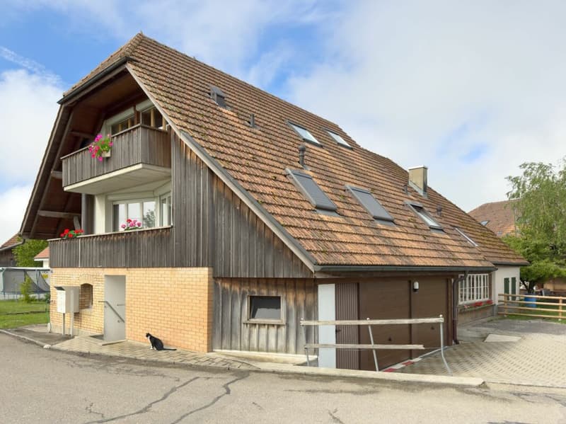 Grosszügige 3.5-Zimmerwohnung in ländlicher Umgebung mit Balkon und Gartenanteil (3)
