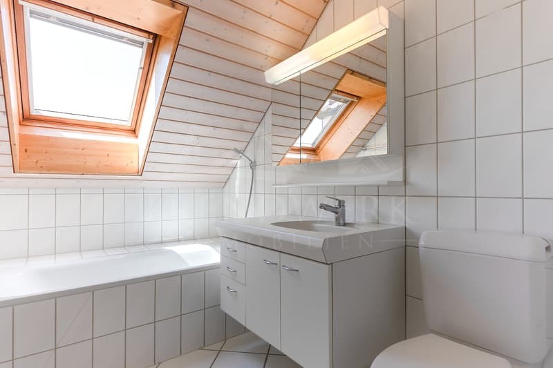 Offene 3.5-Zimmer-Dupplexwohnung mit sonnigem Balkon in Gasel (5)