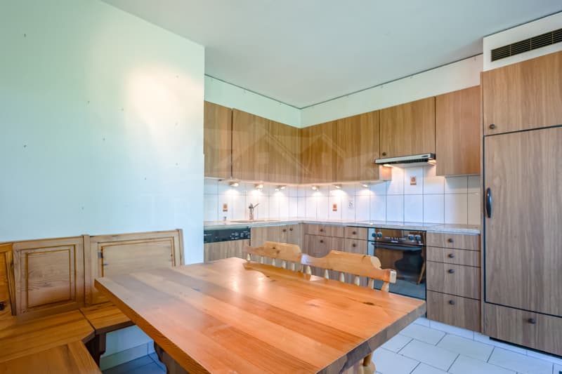 4-Bedroom Semi-Detached House with Sunny Garden and Garage in Worb (3)