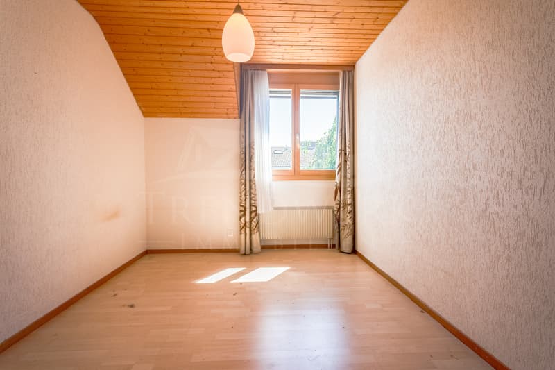 4-Bedroom Semi-Detached House with Sunny Garden and Garage in Worb (7)