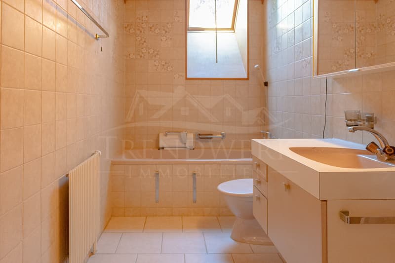 4-Bedroom Semi-Detached House with Sunny Garden and Garage in Worb (5)