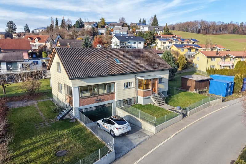 Ruhig gelegenes und helles 6-Zimmer-Einfamilienhaus in Ueberstorf (1)