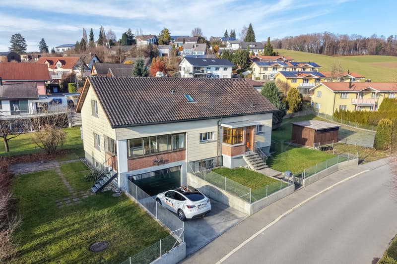 Ruhig gelegenes und helles 6-Zimmer-Einfamilienhaus in Ueberstorf (1)