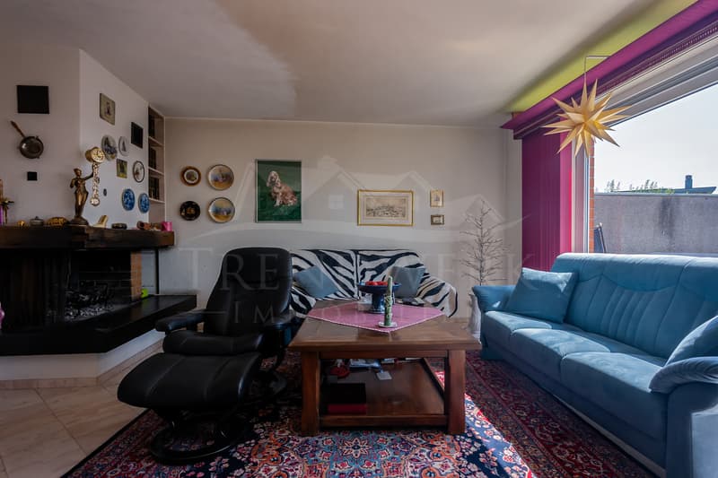 Ruhiges 6-Zimmer-Reiheneinfamilienhaus mit Pool & Garage in Wünnewil (3)