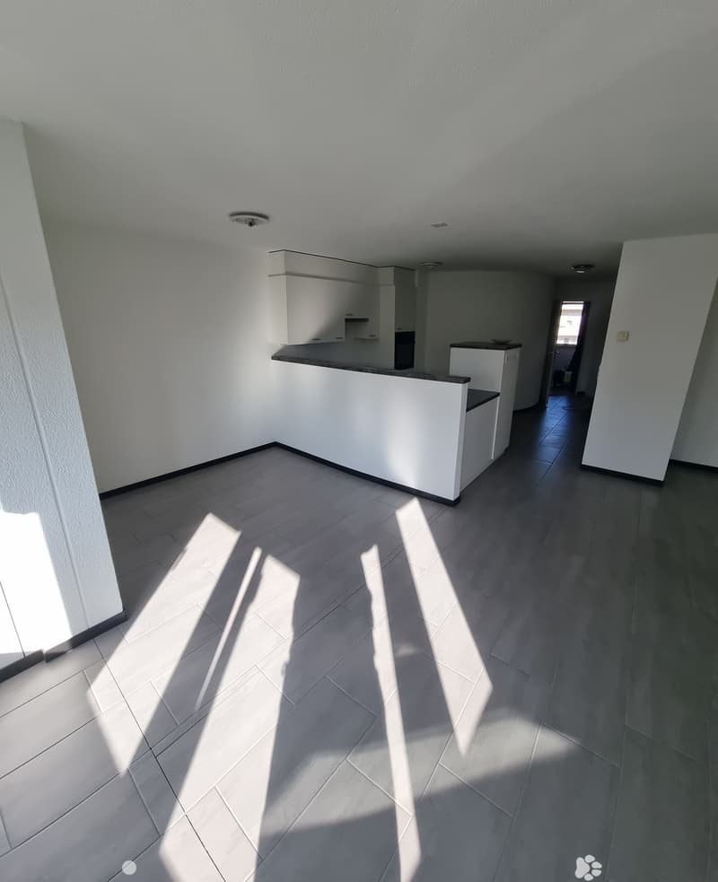 wunderschöne 2.5 Zimmerwohnung per sofort (3)