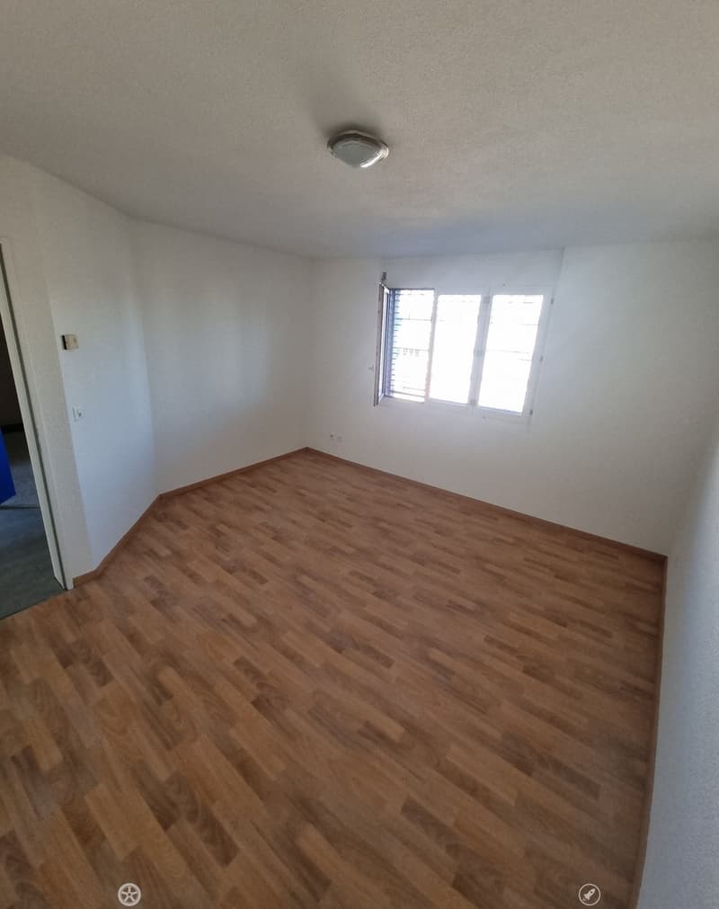 wunderschöne 2.5 Zimmerwohnung per sofort (4)