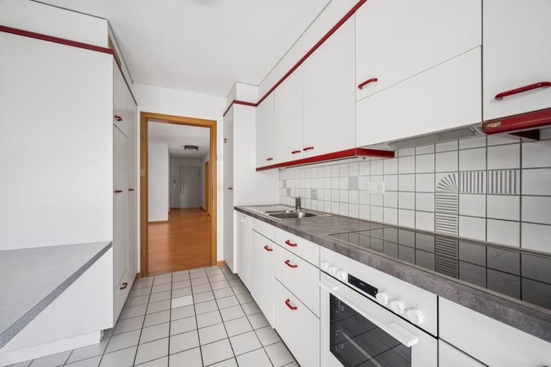 Bright 4.5-room apartment on the 1st floor in a central location in Meiringen (3)