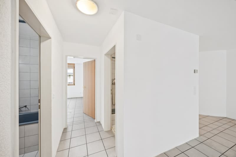 Appartement de 3,5 pièces fraîchement rénové au 3e étage à Biel (4)