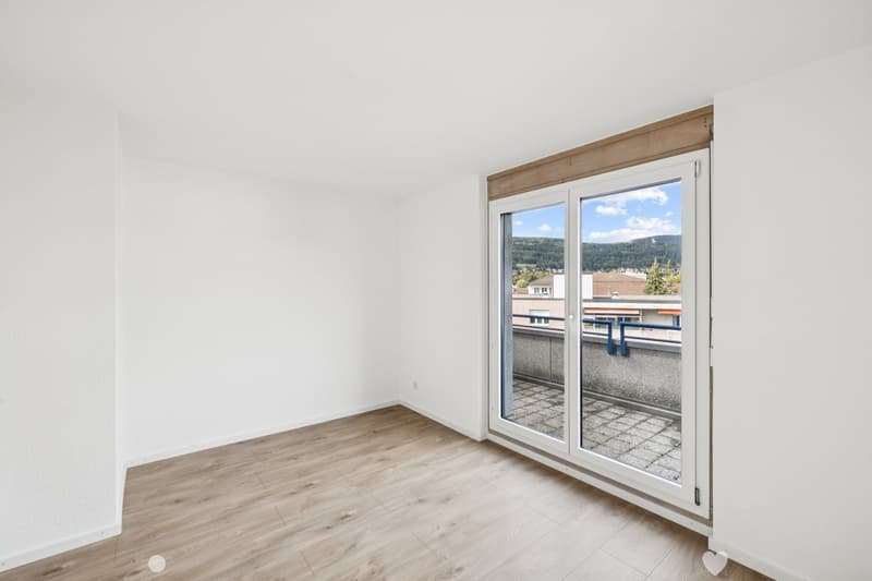 Neu renovierte 4.5-Zimmerwohnung mit modernem Komfort und sonnigem Terassenbalkon (3)