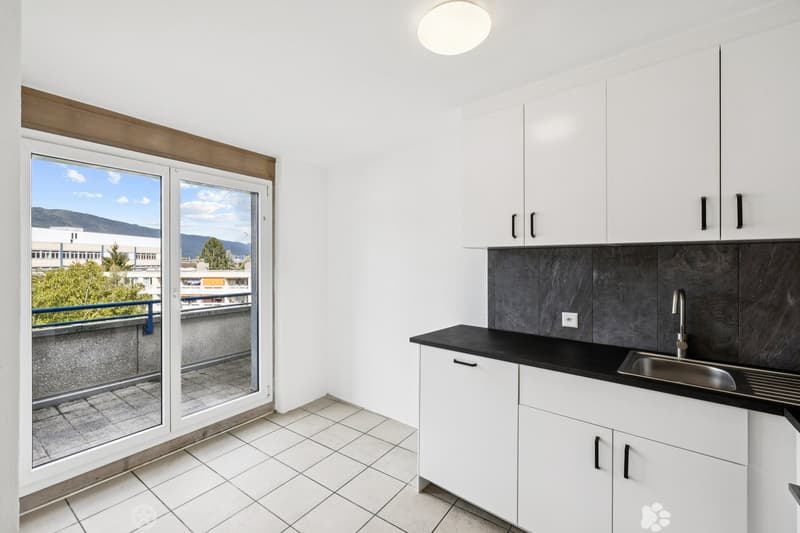 Neu renovierte 4.5-Zimmerwohnung mit modernem Komfort und sonnigem Terassenbalkon (6)