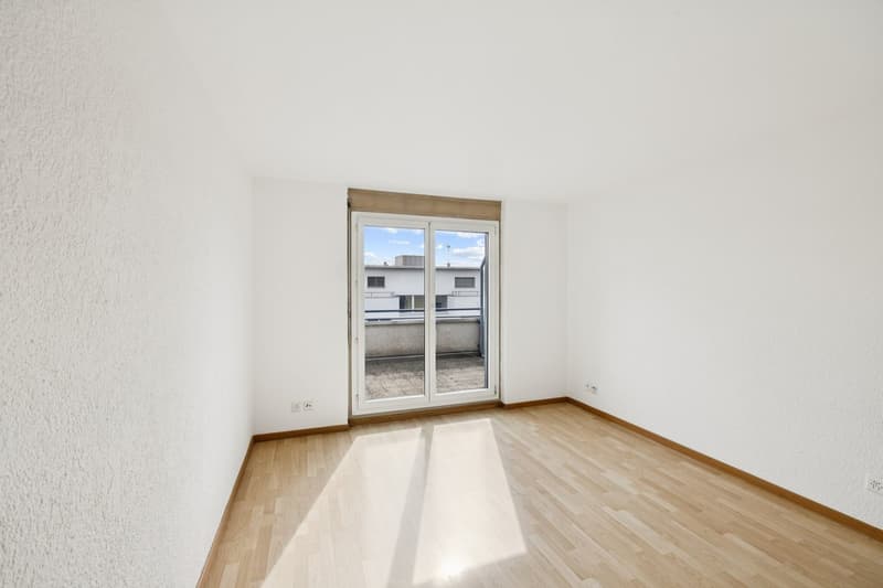 Appartamento di 4,5 locali ristrutturato con comfort moderno e balcone soleggiato (4)