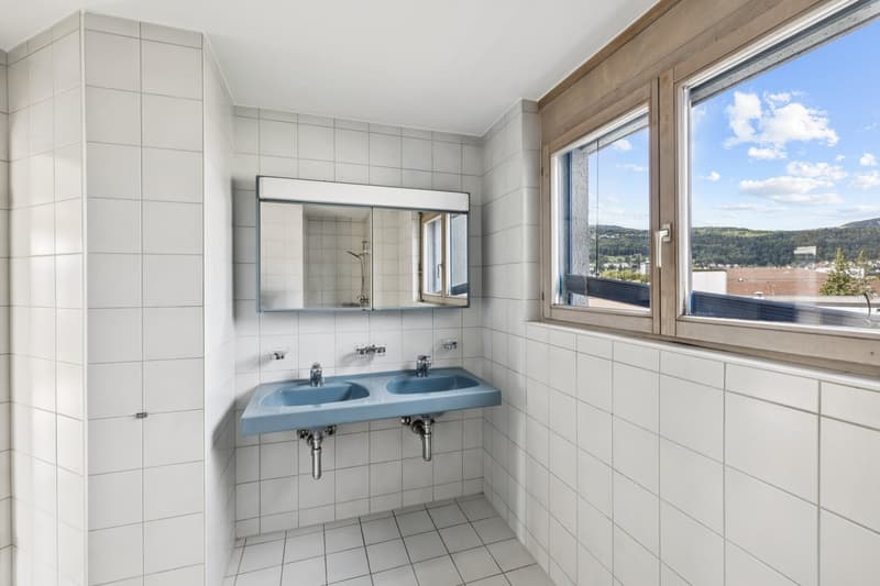 Appartamento di 4,5 locali ristrutturato con comfort moderno e balcone soleggiato (8)