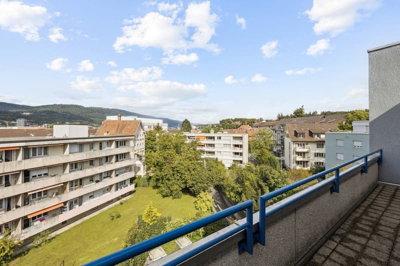Appartamento di 4,5 locali ristrutturato con comfort moderno e balcone soleggiato (10)