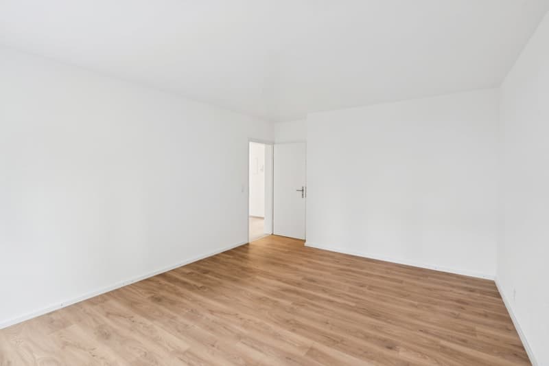 Charming 2.5-room apartment with garden seating area - Living in new quality (4)