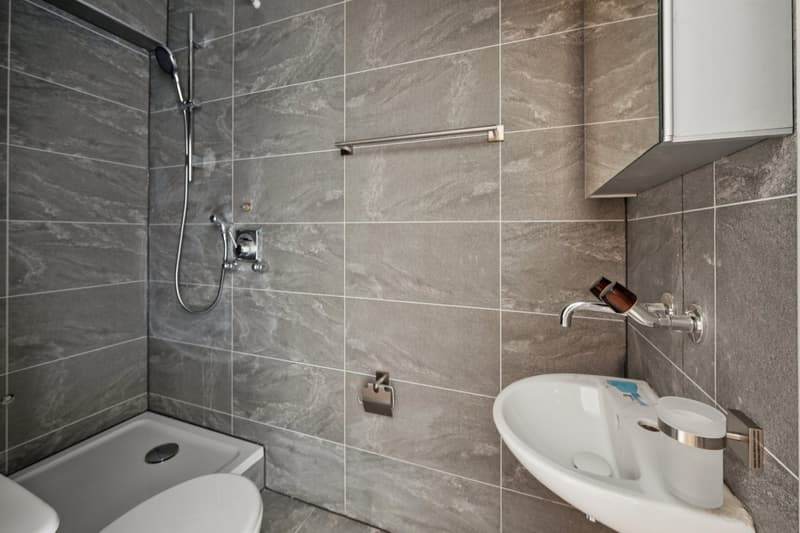 Studio au 1er étage à Romanel disponible de suite (6)