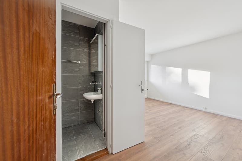 Studio au 1er étage à Romanel disponible de suite (7)