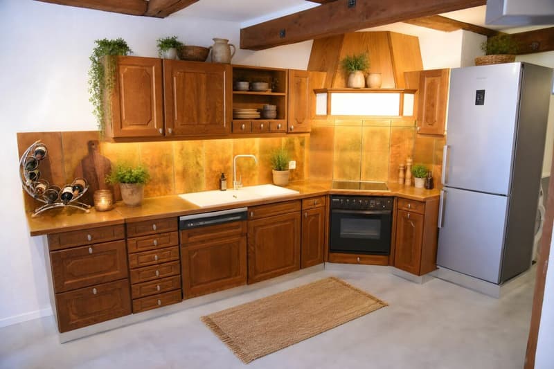 Historic Townhouse with Character and Opportunities (9)