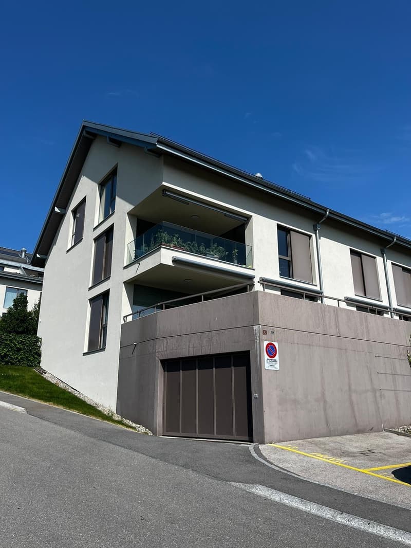 Beautiful recent 3.5-room duplex with partial lake view (12)