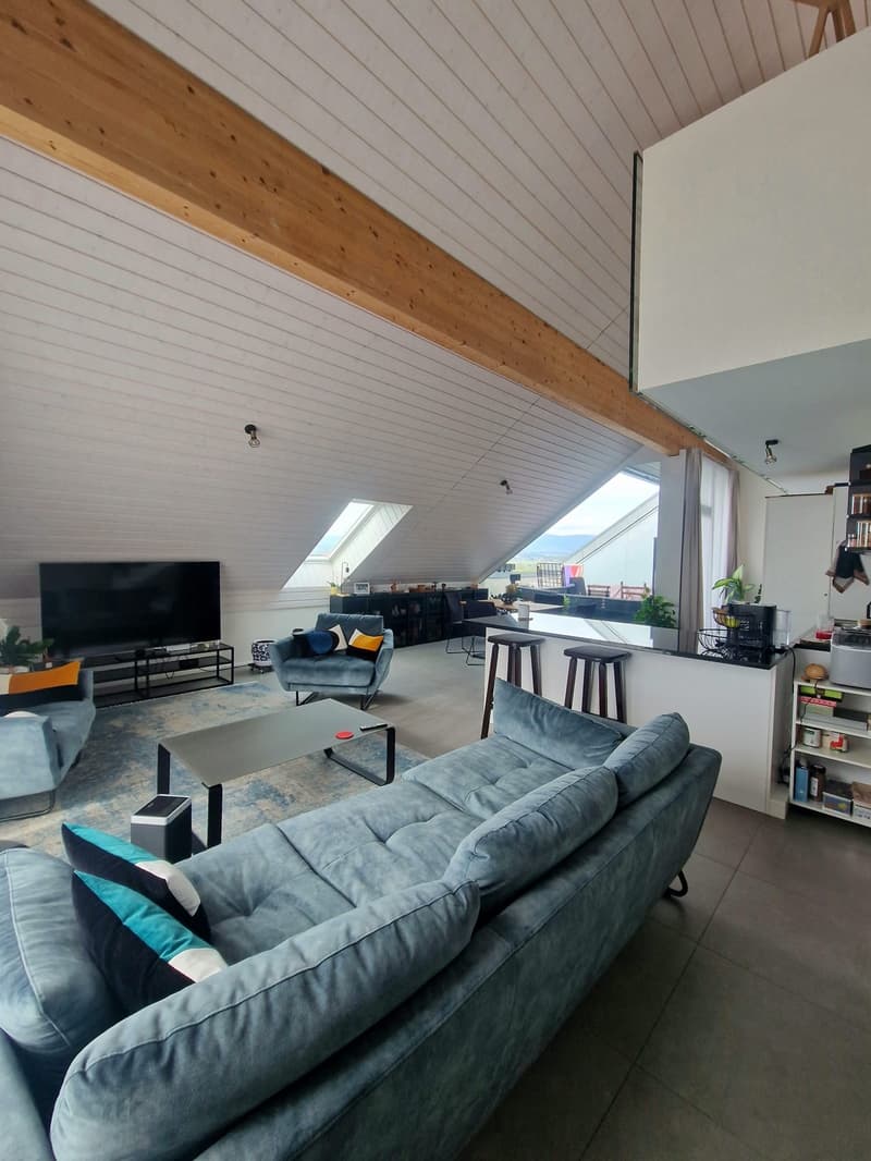 Exclusive - Spacious and bright 3.5-room duplex apartment with partial lake view (3)