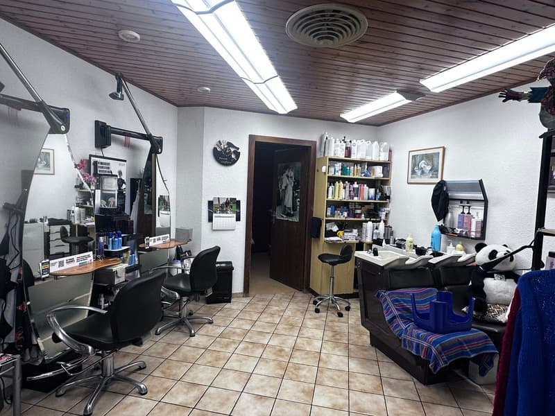 Hairdressing salon with business capital and kiosk for sale – Turnkey business with customer base (4)