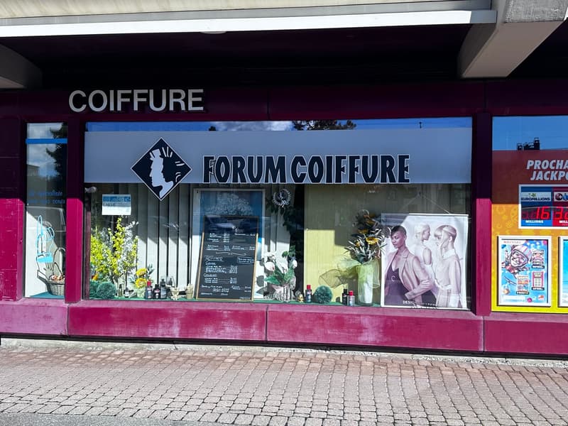 Hairdressing salon with business capital and kiosk for sale – Turnkey business with customer base (1)