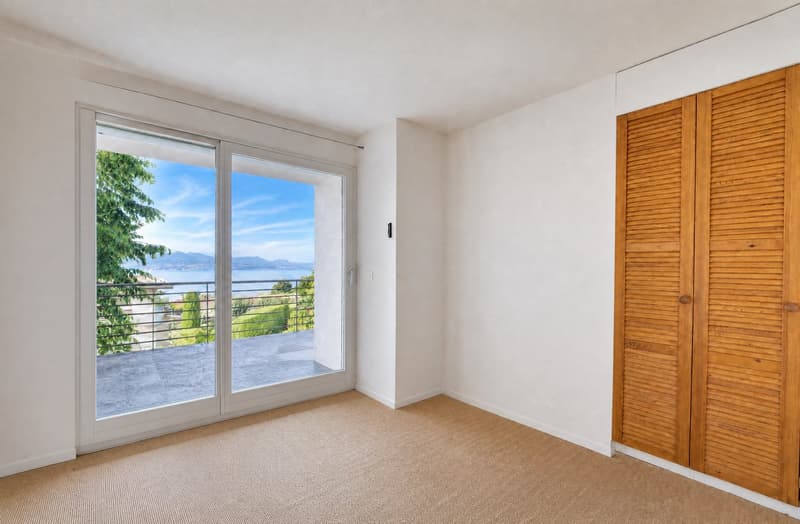 Seltenes Doppelhaus mit atemberaubendem Blick auf den See, im Herzen einer Wohngegend (10)