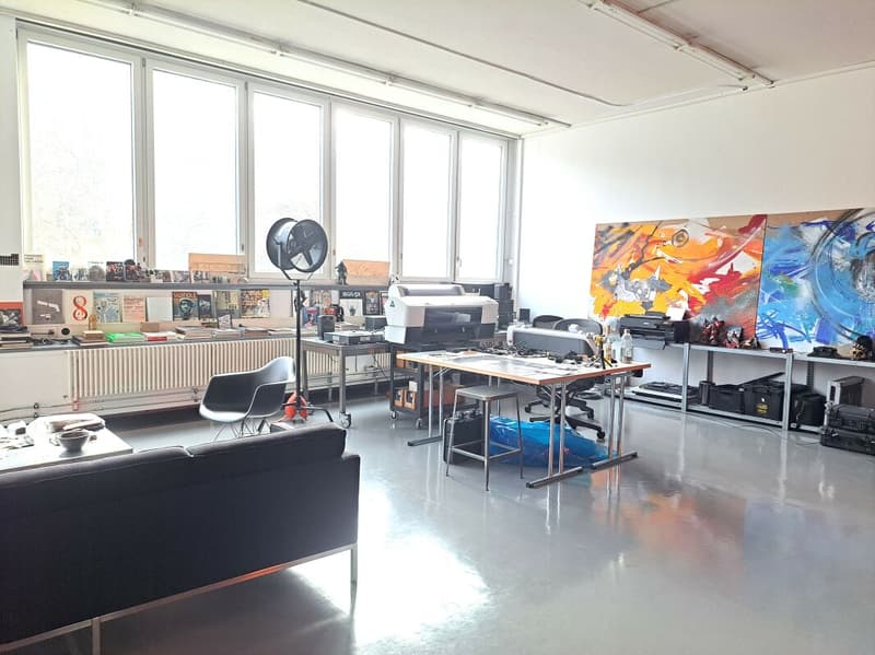 Hinweis Fläche von ca. 230m2 im 1. OG frei - vgl.