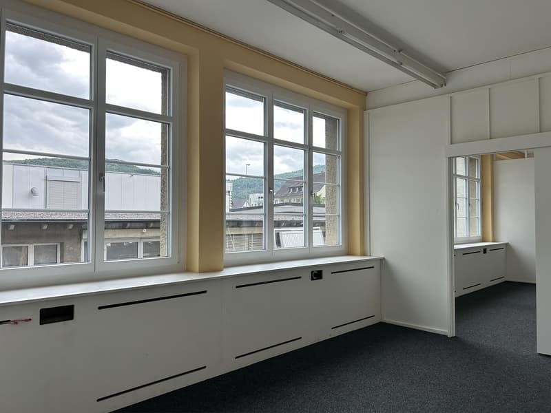 Büro rechts hinten, Blick zum Eingang