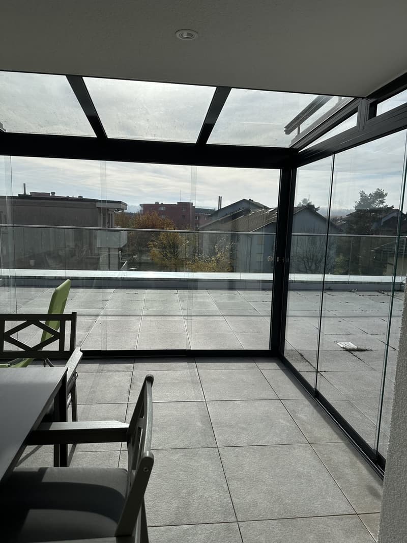 Habitation moderne à Niederhasli avec terrasse sur le toit et jardin d'hiver (6)