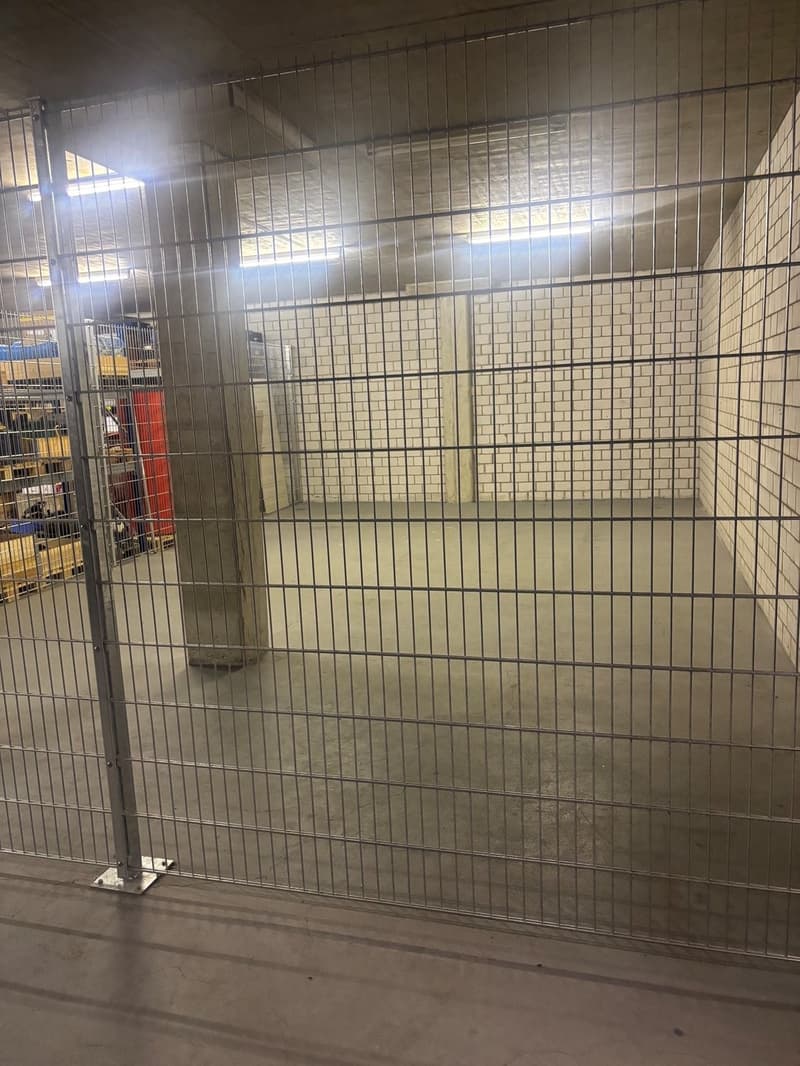 Grosszügiger Lagerraum in der Industriezone von Dietikon zu vermieten (2)