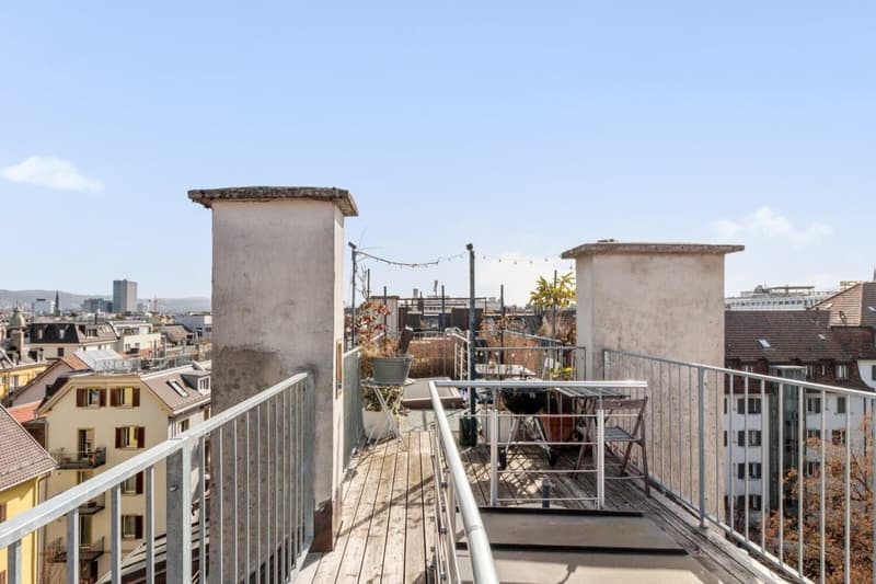 Wohnung mit Dachterrasse in stilvoll renoviertem Altbau (9)