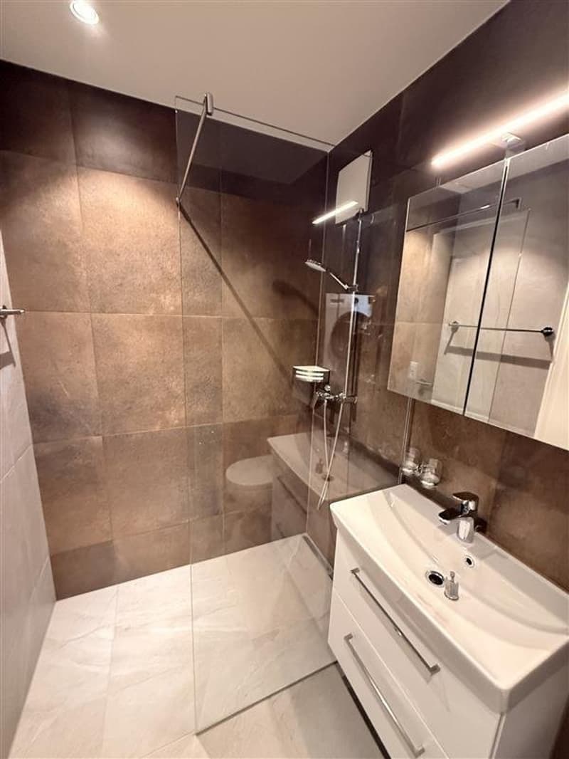 Badezimmer mit Dusche