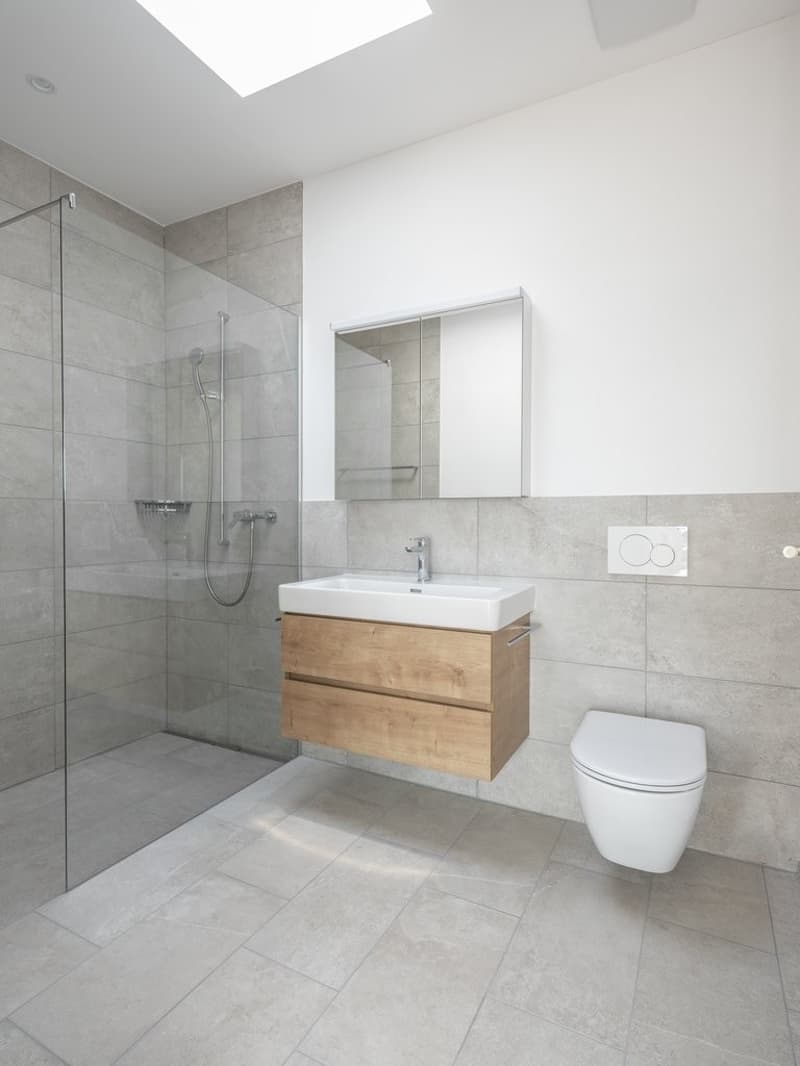 Badezimmer mit Dusche