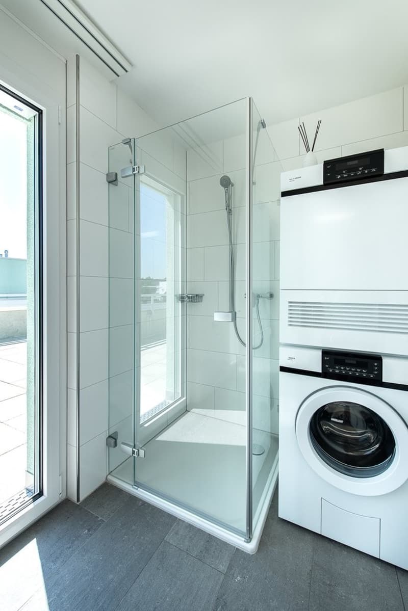 separates WC