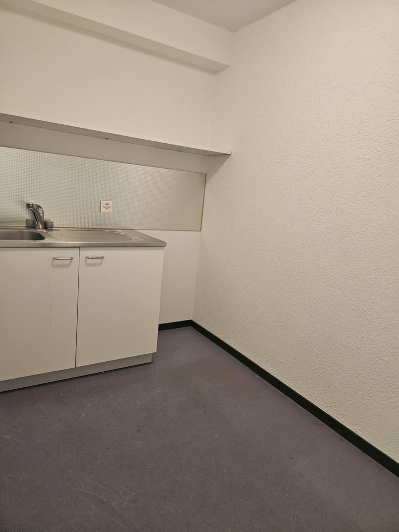 Uffici/Studio vicino alla stazione con divisione flessibile degli spazi (3)