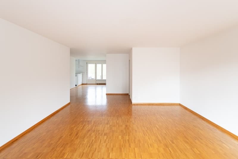Wohnzimmer mit Sicht auf Essbereich