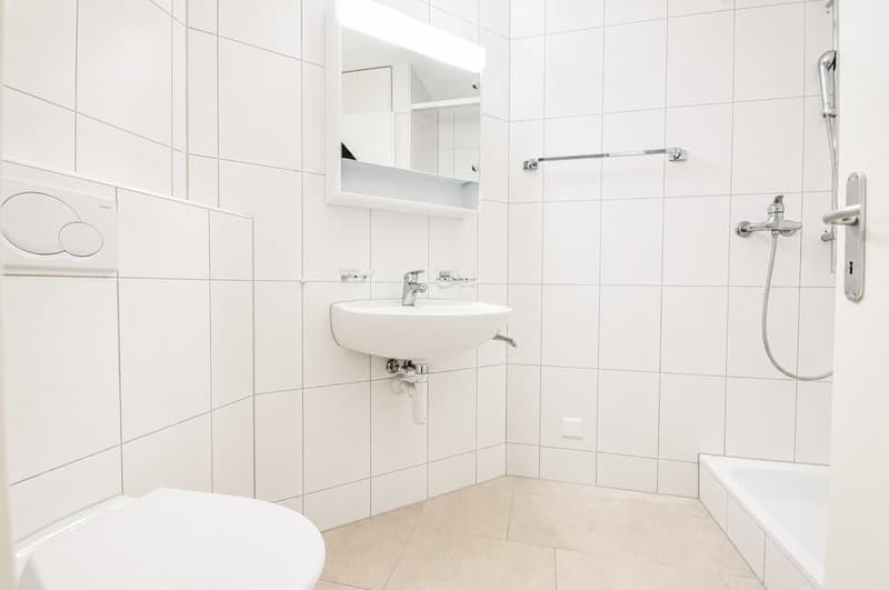 Badezimmer_mit_Dusche