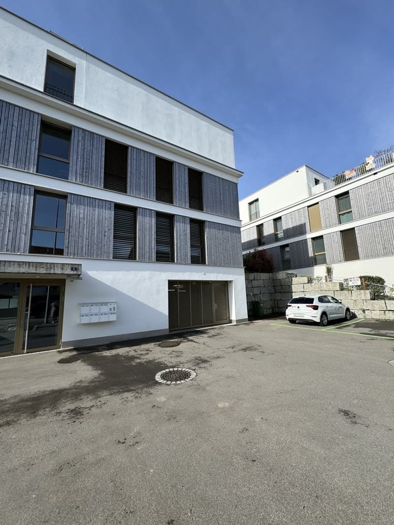 Secure your parking space in Eiken! (2)