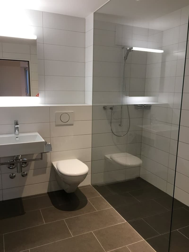 Badezimmer mit Dusche